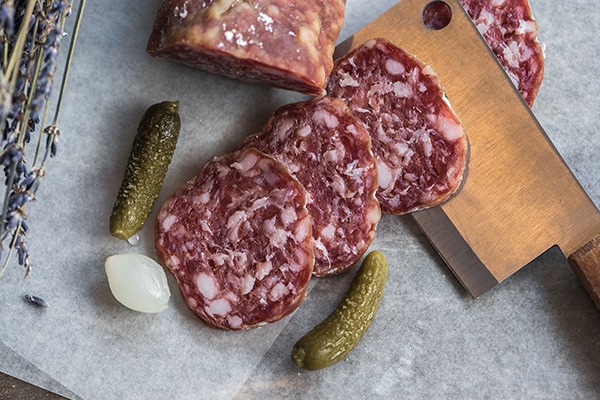 Was Ist Der Unterschied Zwischen Mettwurst Und Salami www.landfleischerei-schmelzer.de